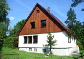 Fenster, Haustür, Rolladen an Streif-Fertighaus in Odenthal