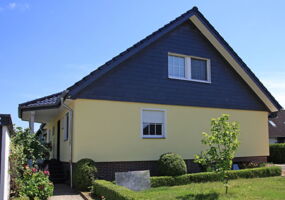 Fenster, Haustür, Rolladen an Okal-Fertighaus in Isernhagen